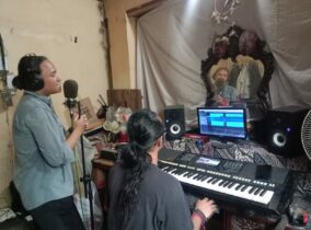Mahasiswa KKNT Ciptakan Lagu Untuk Desa Miricinde