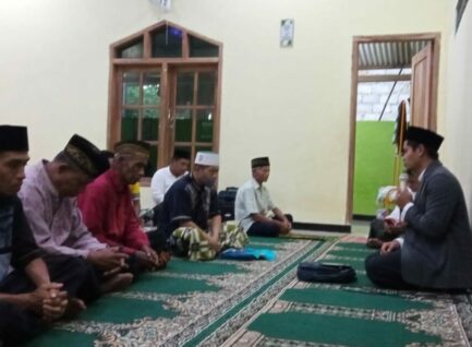 Masyarakat Dusun Pojok Beri Salam Perpisahan Mahasiswa KKNT Desa Gondang Lewat Buka Bersama
