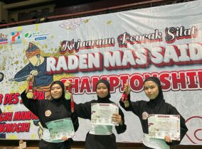 Tiga Srikandi UKM Pencak Silat Raih Medali Emas