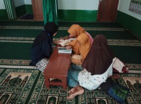 Mahasiswa KKNT STKIP PGRI Ponorogo Menghidupkan Kembali TPQ Al Ikhlas di KelurahanTegalrejo