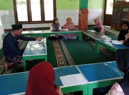 Mahasiswa KKN-T STKIP Ikuti Pelatihan Metode Ajar TPQ bersama para guru TPQ se-Desa Joho