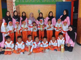 Bersama Mahasiswa PPL STKIP PGRI PONOROGO TK Dharmawanita Bringin Gelar Semarak  Kemerdekaan bersama Orang Tua
