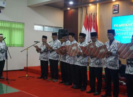 Pelantikan dan Pengukuhan Pengurus dan Pengawas PPLP PT PGRI Ponorogo Masa Bakti 2025-2030: Bersinergi Bersama Demi Kemajuan Lembaga