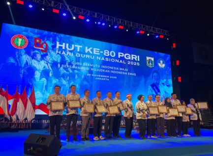 STKIP PGRI Ponorogo Raih Anugerah Perguruan Tinggi PGRI Berprestasi Tingkat Nasional