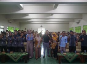 Hima Dialectic Gelar Workshop; Building Professional Branding For Future Professional