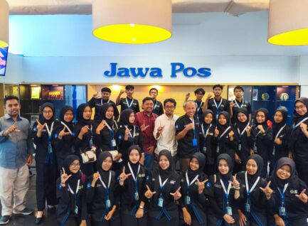 Kunjungi Jawa Pos Surabaya, UKM HMP Dapat Bekal Dunia Redaksi Dan Kepenulisan