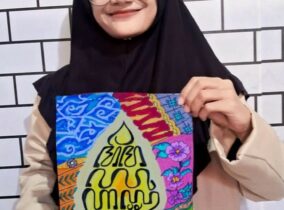 Sempat Minder, Mahasiswi STKIP PGRI Ponorogo Sabet Juara 1 Kaligrafi Aksara Jawa Tingkat Nasional Sempat Minder, Mahasiswi STKIP PGRI Ponorogo Sabet Juara 1 Kaligrafi Aksara Jawa Tingkat Nasional