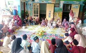 Peringatan Maulid Nabi Muhammad SAW di RA Muslimat NU 104 Paringan 1