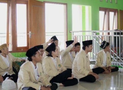 Mengawali Langkah Menjadi Guru Hebat, Mahasiswa PPL STKIP PGRI Ponorogo Ikuti Pembekalan Waka Kurikulum