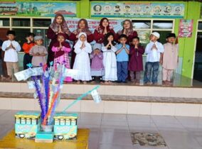 Semarak Maulid Nabi Muhammad SAW RA Perwanida Pakunden: Dari Nobar Kisah Kelahiran Nabi hingga Indahnya Berbagi Semarak Maulid Nabi Muhammad SAW RA Perwanida Pakunden: Dari Nobar Kisah Kelahiran Nabi hingga Indahnya Berbagi