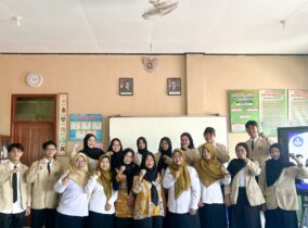 Mahasiswa PPL (2) STKIP PGRI Ponorogo, Siap Asah Kemampuan Mengajar di SMP N 4 Ponorogo Mahasiswa PPL (2) STKIP PGRI Ponorogo, Siap Asah Kemampuan Mengajar di SMP N 4 Ponorogo