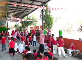Mahasiswa PG PAUD STKIP PGRI Ponorogo Berpartisipasi dalam Peringatan HUT ke-81 RI di PG TKIT 2 Qurrota A’yun Mahasiswa PG PAUD STKIP PGRI Ponorogo Berpartisipasi dalam Peringatan HUT ke-81 RI di PG TKIT 2 Qurrota A’yun