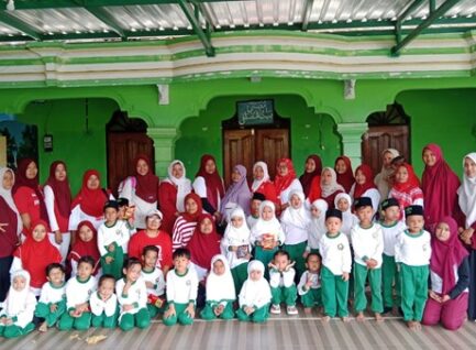 Semarak Peringatan HUT ke-81 Republik Indonesia di RA Muslimat NU 104 Paringan 1