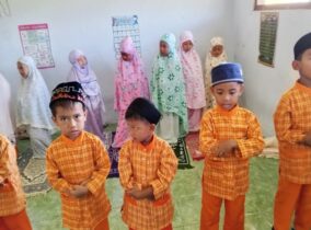 Jumat Ceria di TK Dharma Wanita Gabel: Menanamkan Cinta Ibadah Sejak Dini Jumat Ceria di TK Dharma Wanita Gabel: Menanamkan Cinta Ibadah Sejak Dini