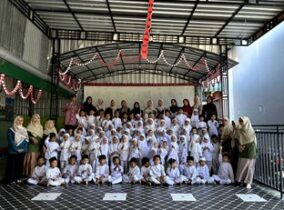 Momen Perpisahan Mahasiswa PPL Bersama Anak-Anak TK Muslimat NU 04/089 Kepatihan Momen Perpisahan Mahasiswa PPL Bersama Anak-Anak TK Muslimat NU 04/089 Kepatihan