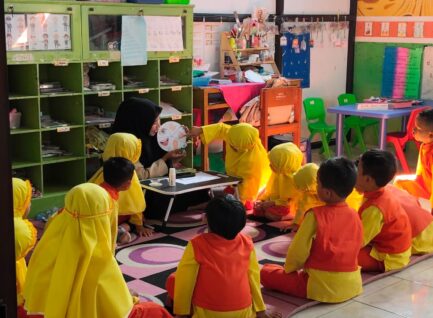 Mengukir Pengalaman di Penghujung PPL II: Ujian Praktik Mahasiswa STKIP PGRI Ponorogo di TKIT 2 Qurrota A’yun