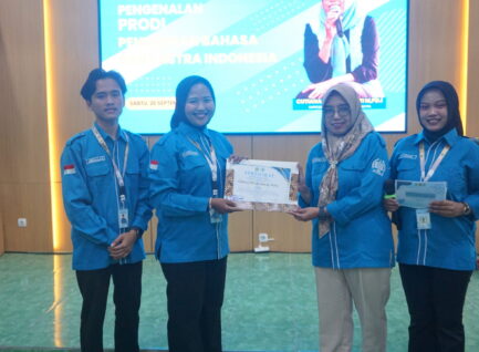 Mahasiswa Baru Pendidikan Bahasa dan Sastra Indonesia STKIP PGRI Ponorogo Melangkah Untuk Bertumbuh dalam Akrabara 2026
